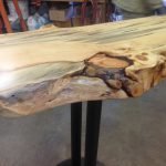 Free standing bar table